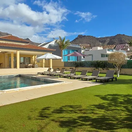 Villa 5 Bedrooms *