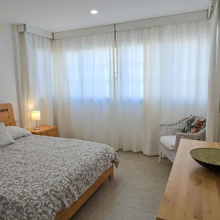 5 Bedrooms *