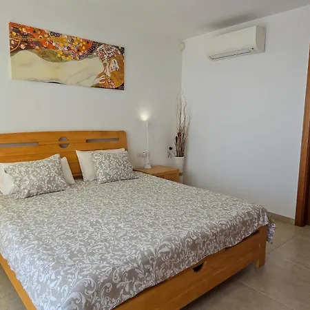 5 Bedrooms *