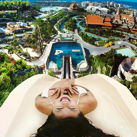 5 Bedrooms * アデヘ